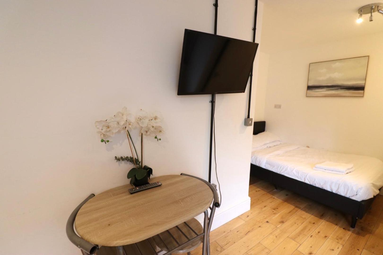 Апартаменти Flat 4, 10 St John'S Борнмут Екстер'єр фото